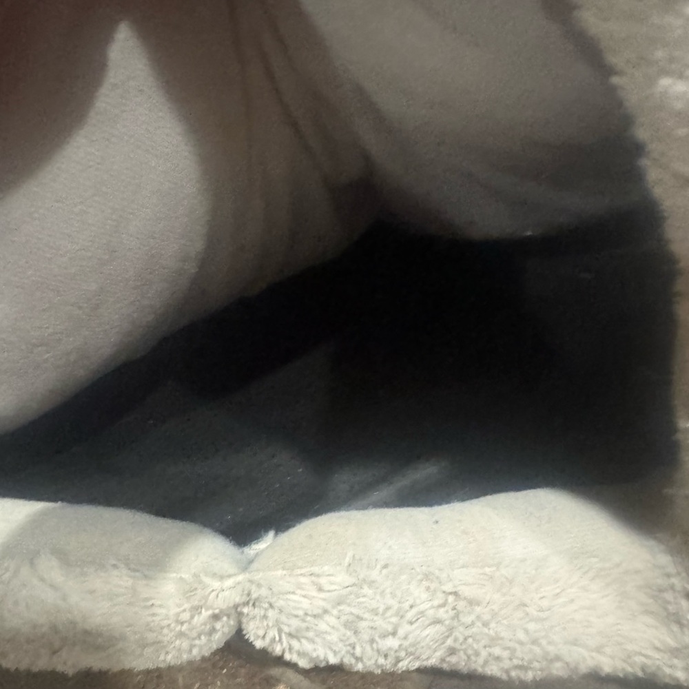 Cozy White Pet Cave - Picture 2 of 5